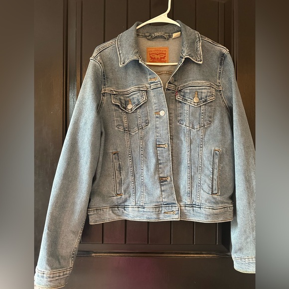 Levi's Jackets & Blazers - Levi's Classic Denim Trucker Jacket, light wash, size XL